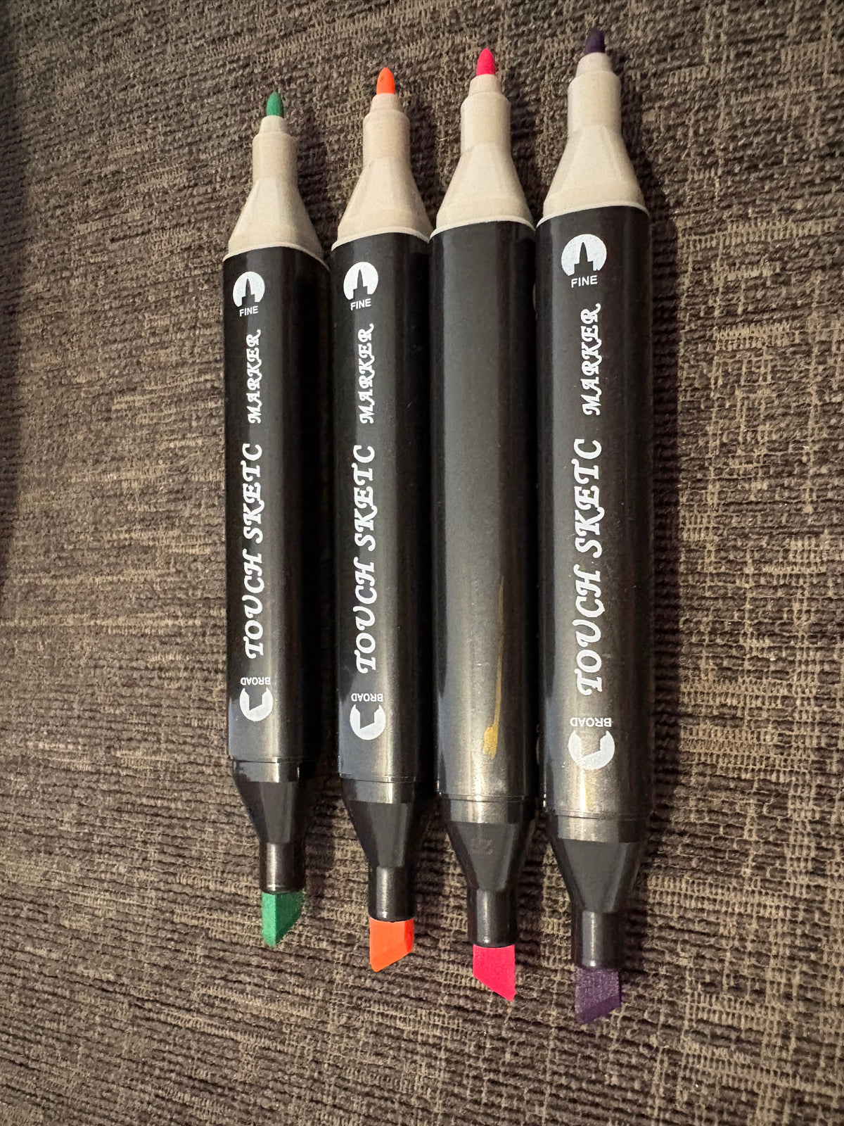 80 Piece Colour Marker Pens with dual tip. Alcohol Felt Pen Manga Sketching Markers Dual Sided Art Supplies Drawing Set.