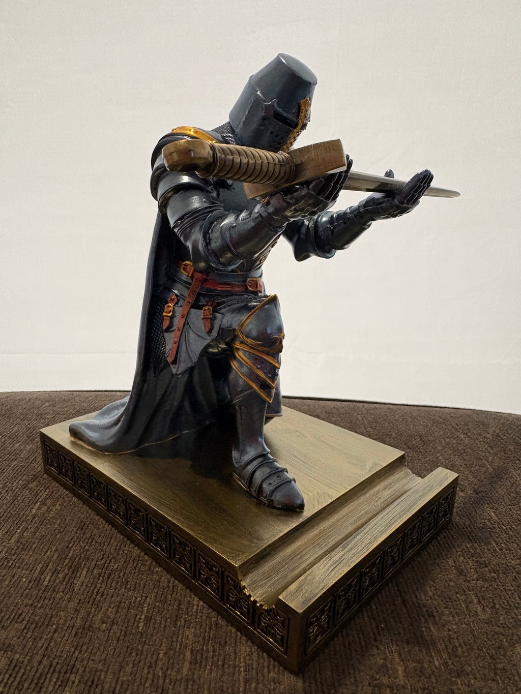 Medieval Armoured Knight Pen Holder Figurine Paperweight Phone Stand Iron Warrior Wearing Outerwear, Resin Bookends, Fancy Desk Organizers Pencil Stand with a Metal Letter Opener for Home and Office