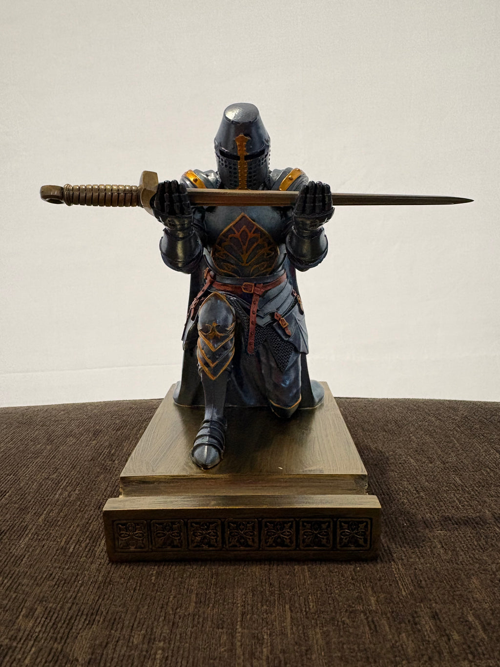 Medieval Armoured Knight Pen Holder Figurine Paperweight Phone Stand Iron Warrior Wearing Outerwear, Resin Bookends, Fancy Desk Organizers Pencil Stand with a Metal Letter Opener for Home and Office