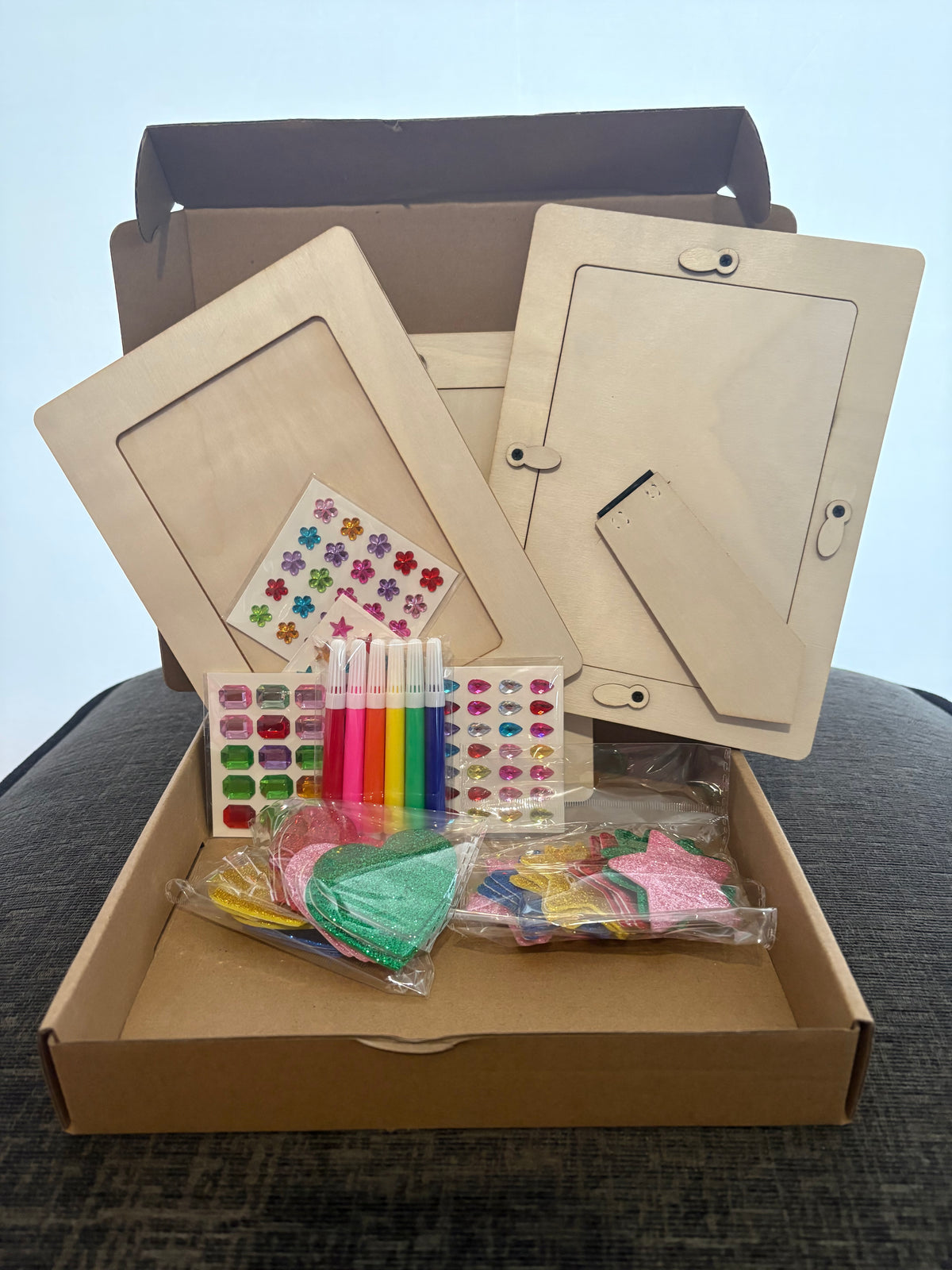 XIATIAN Picture Frame Painting Craft Kit, 4 Pcs Picture Frame Craft Set Wood Colour Picture Frame Set with Glitter Stickers Glitter Stones, Craft Photo Frame Picture Frame Kits for Kids Gift